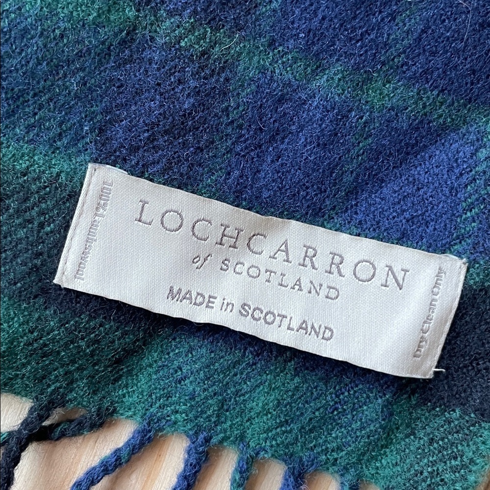 Koch carton Of Scotland Plaid Lambswool Green and Blue Fringe Scarf - Picture 5 of 7